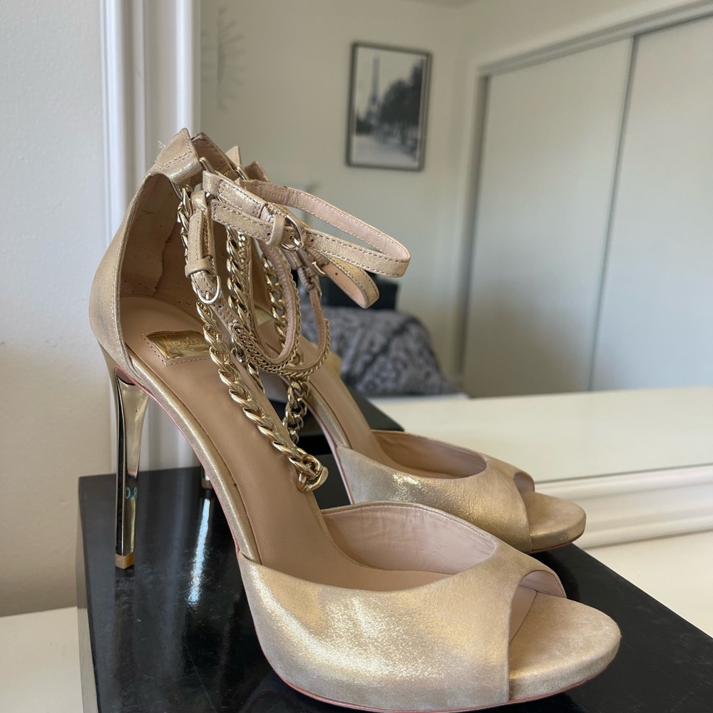 MARCIANO Elegant Gold Peep-Toe Stiletto Heels with Chain Detail Size 9.5